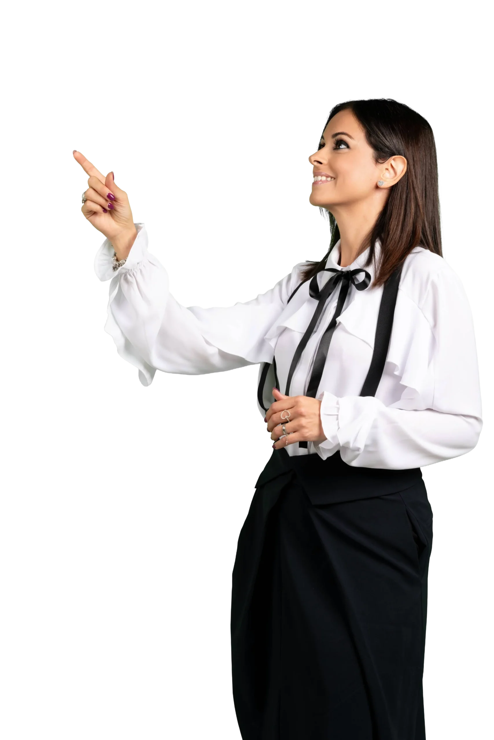 Socia di Enerteam in camicia bianca indica con il dito un elemento in alto